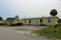 4415-4445 28th Ave in Vero Beach, FL - Foto de edificio - Building Photo