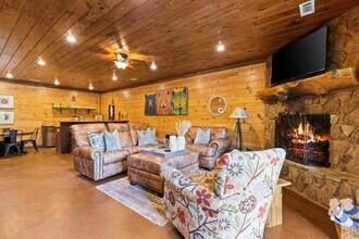 98 Shalom Ln in Blue Ridge, GA - Building Photo - Building Photo