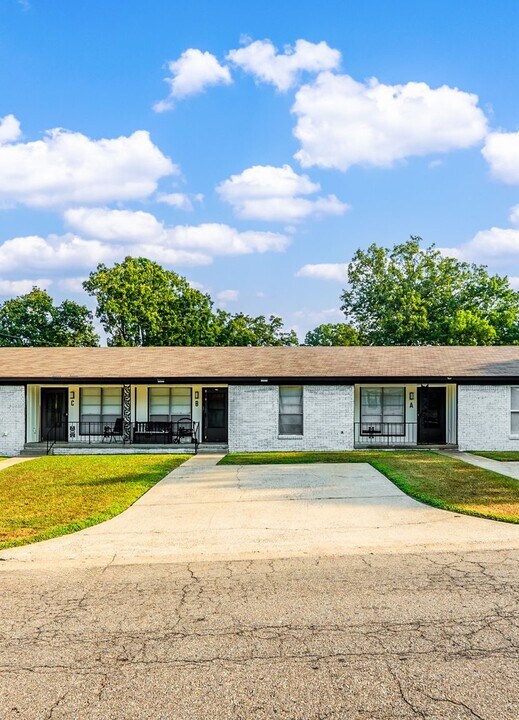 9000 Woodbine Dr in Sherwood, AR - Building Photo