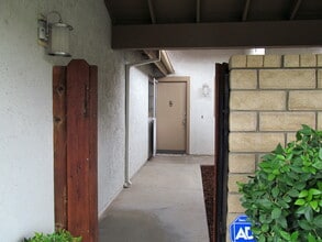 15916 Rosehaven Ln in Santa Clarita, CA - Foto de edificio - Building Photo