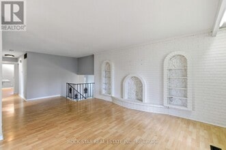 111 Britten Close in Hamilton, ON - Building Photo - Building Photo