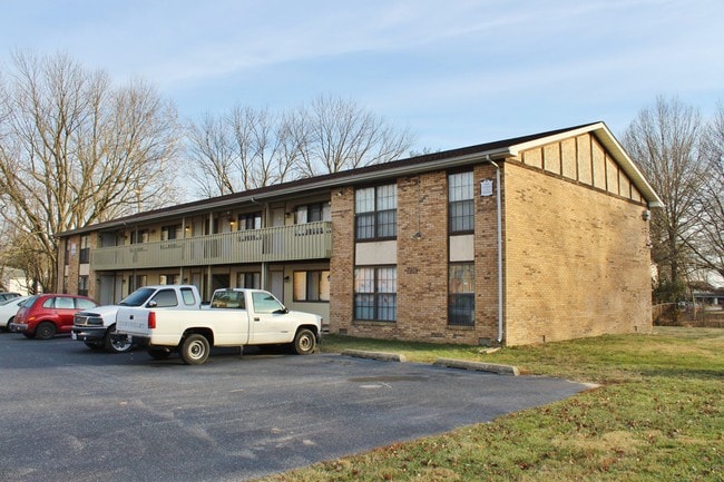 1048 Brookshire Ct in Belleville, IL - Foto de edificio - Building Photo