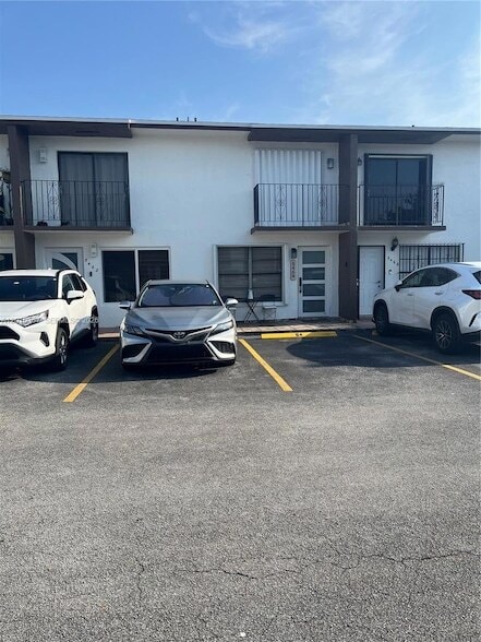 5464 W 26th Ave in Hialeah, FL - Building Photo - Building Photo