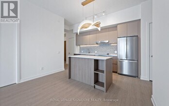 8188 Yonge St in Vaughan, ON - Building Photo - Building Photo