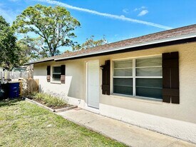 1362b Boylan Ave in Clearwater, FL - Building Photo