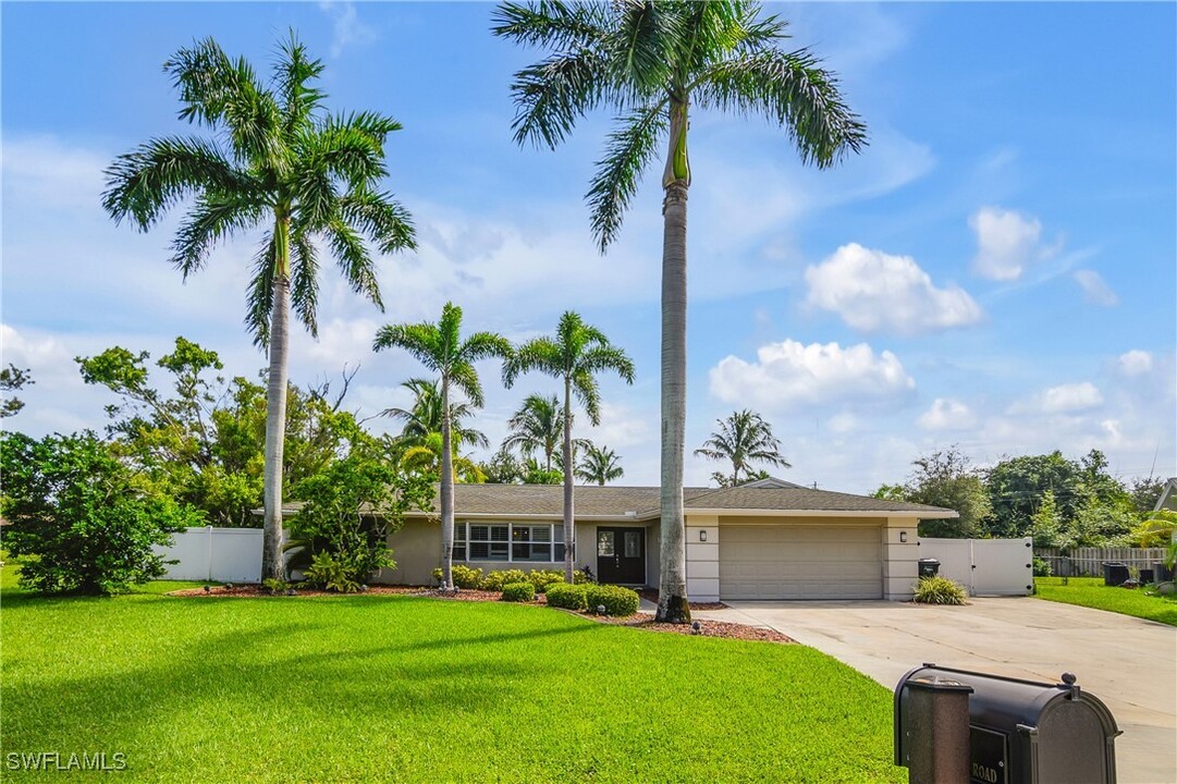 1687 N Flossmoor Rd in Ft. Myers, FL - Building Photo
