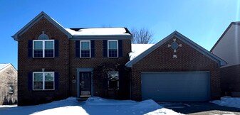 8811 Woodridge Dr in Florence, KY - Building Photo