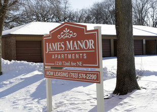 James Manor Apartments in Fridley, MN - Building Photo - Building Photo