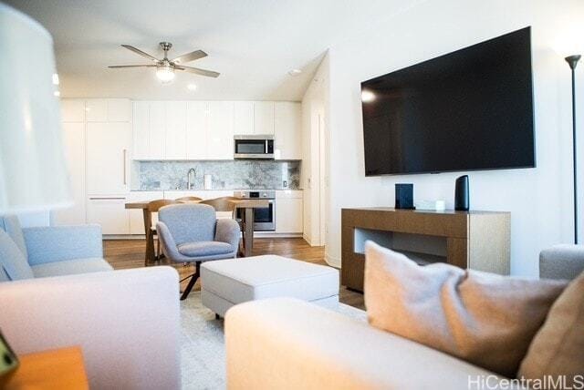 property at 987 Queen St