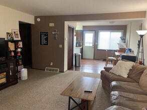 912 W MacArthur Ave, Unit 912 W. MacArthur Ave in Eau Claire, WI - Foto de edificio - Building Photo