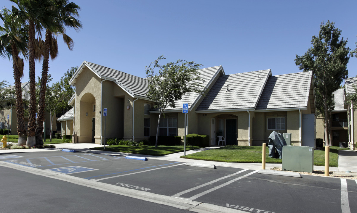 Three Palms Senior Apartments in Hesperia, CA - Building Photo