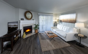 Overlook at Lakemont in Bellevue, WA - Foto de edificio - Building Photo