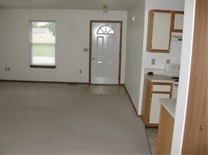 947 Morey Dr, Unit Duplex in Mt. Pleasant, MI - Building Photo - Building Photo