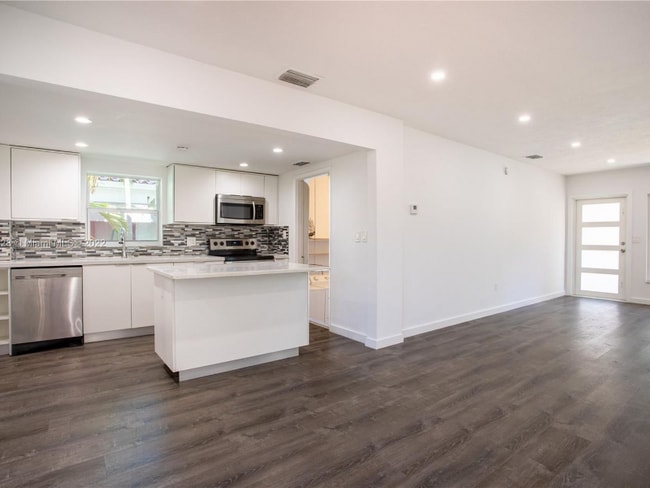 2520 SW 22nd Terrace in Miami, FL - Building Photo - Building Photo