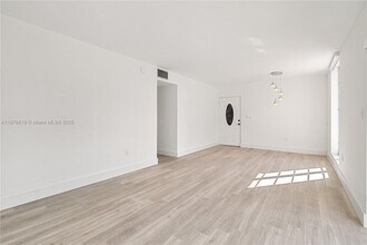 8305 Crespi Blvd in Miami Beach, FL - Building Photo - Building Photo