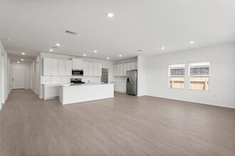 110 Miglia St in Hutto, TX - Building Photo - Building Photo