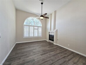 7709 Wedlock Ln, Unit 304 in Las Vegas, NV - Building Photo - Building Photo