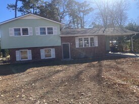 6527 St Louis St in Fayetteville, NC - Building Photo