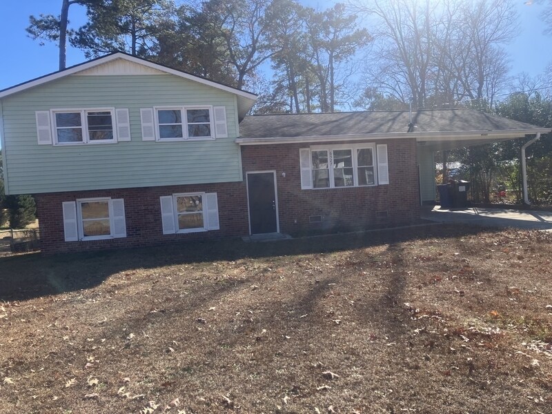 6527 St Louis St in Fayetteville, NC - Building Photo