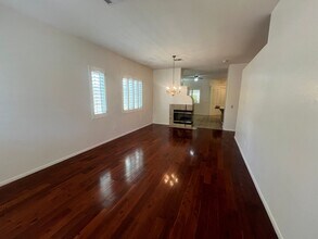 1825 Spring Summit Ln in Las Vegas, NV - Building Photo - Building Photo