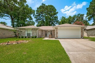 4031 Sherwood W in Humble, TX - Building Photo