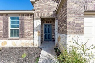 201 Pivot Dr in Taylor, TX - Building Photo - Building Photo