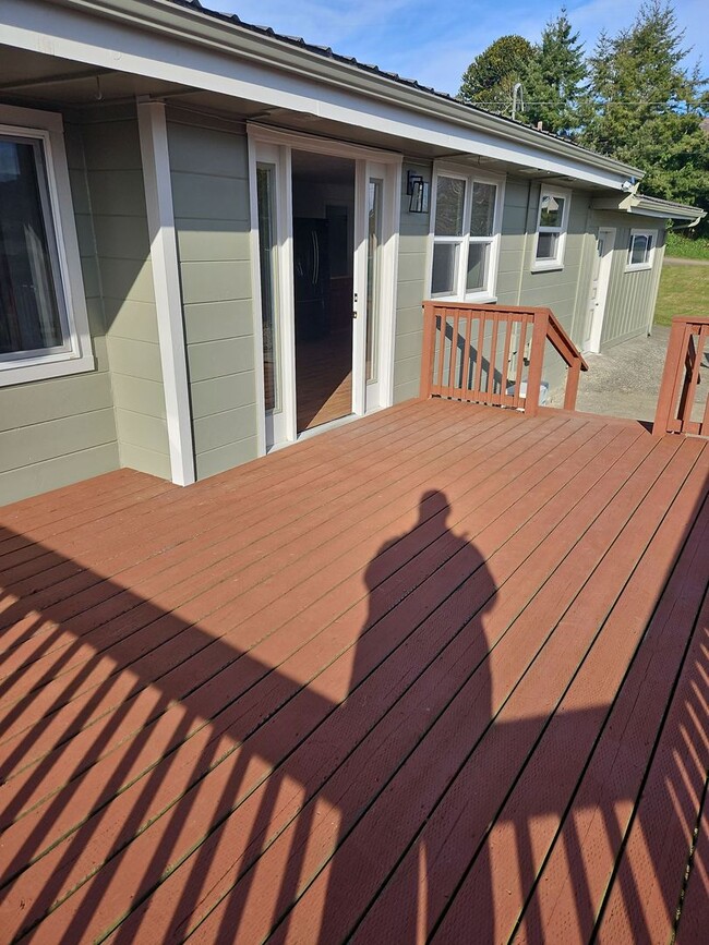 510 Lombard St in North Bend, OR - Building Photo - Building Photo