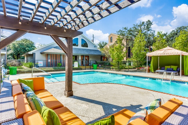 Balcones Club Apartments