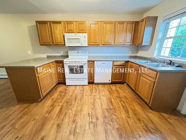 property at 5 River Village Dr
