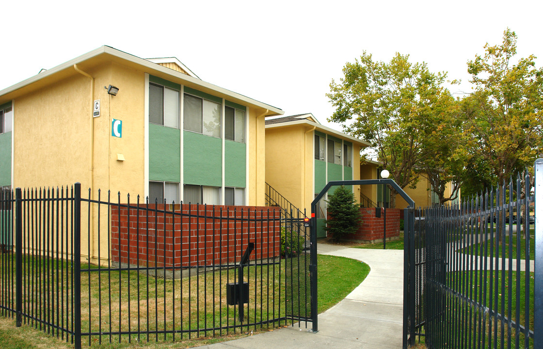 Longshore Cove Apartments in Vallejo, CA - Building Photo