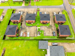 2314-2316 Saint Bernard St, Thibodaux, Ln in Thibodaux, LA - Foto de edificio - Building Photo