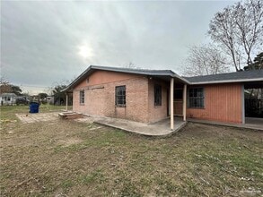 406 S 10th St in Donna, TX - Foto de edificio - Building Photo