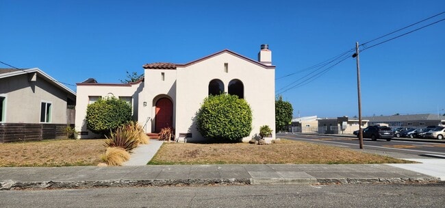 735 Huntoon St in Eureka, CA - Building Photo - Building Photo