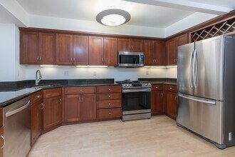 910 Beacon St, Unit 4R in Boston, MA - Foto de edificio - Building Photo