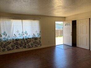 7171 Chris Ave in Sacramento, CA - Building Photo - Building Photo