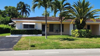 2707 NE 32nd St in Fort Lauderdale, FL - Building Photo