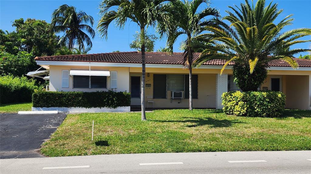 2707 NE 32nd St in Fort Lauderdale, FL - Foto de edificio