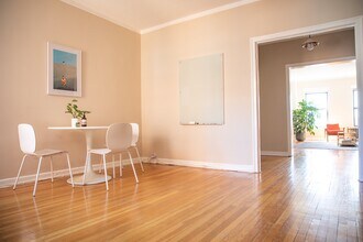 434 W Roscoe St, Unit 2A in Chicago, IL - Foto de edificio - Building Photo