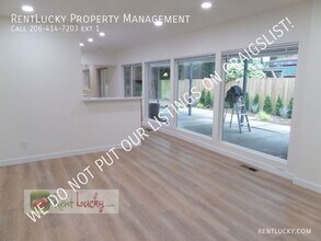 14232 Lake Hills Blvd in Bellevue, WA - Building Photo - Building Photo
