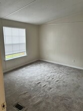 7837 Lake Seminole Rd in Sneads, FL - Foto de edificio - Building Photo