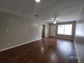 1611 Hazelwood St in Conroe, TX - Building Photo - Building Photo