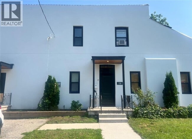 property at 158 Wellington St S