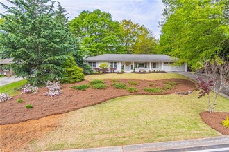250 Wavetree Dr in Roswell, GA - Building Photo - Building Photo