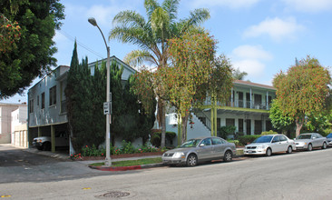 174 N Clark Dr in Beverly Hills, CA - Building Photo - Building Photo