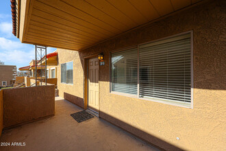 303 N Miller Rd in Scottsdale, AZ - Building Photo - Building Photo