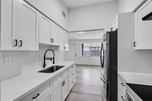 2195 W 5th Ave in Hialeah, FL - Building Photo