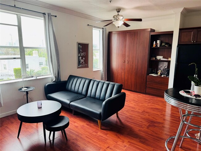 1502 Jefferson Ave in Miami Beach, FL - Foto de edificio - Building Photo