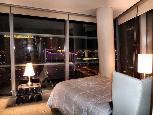 3722 Las Vegas Blvd S, Unit 1702E in Las Vegas, NV - Building Photo - Building Photo