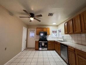 1106 El Tejon Ave in Bakersfield, CA - Building Photo - Building Photo