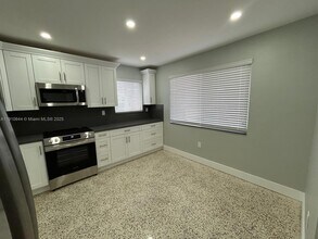 4242 NW 5th St, Unit 4242 in Miami, FL - Foto de edificio - Building Photo